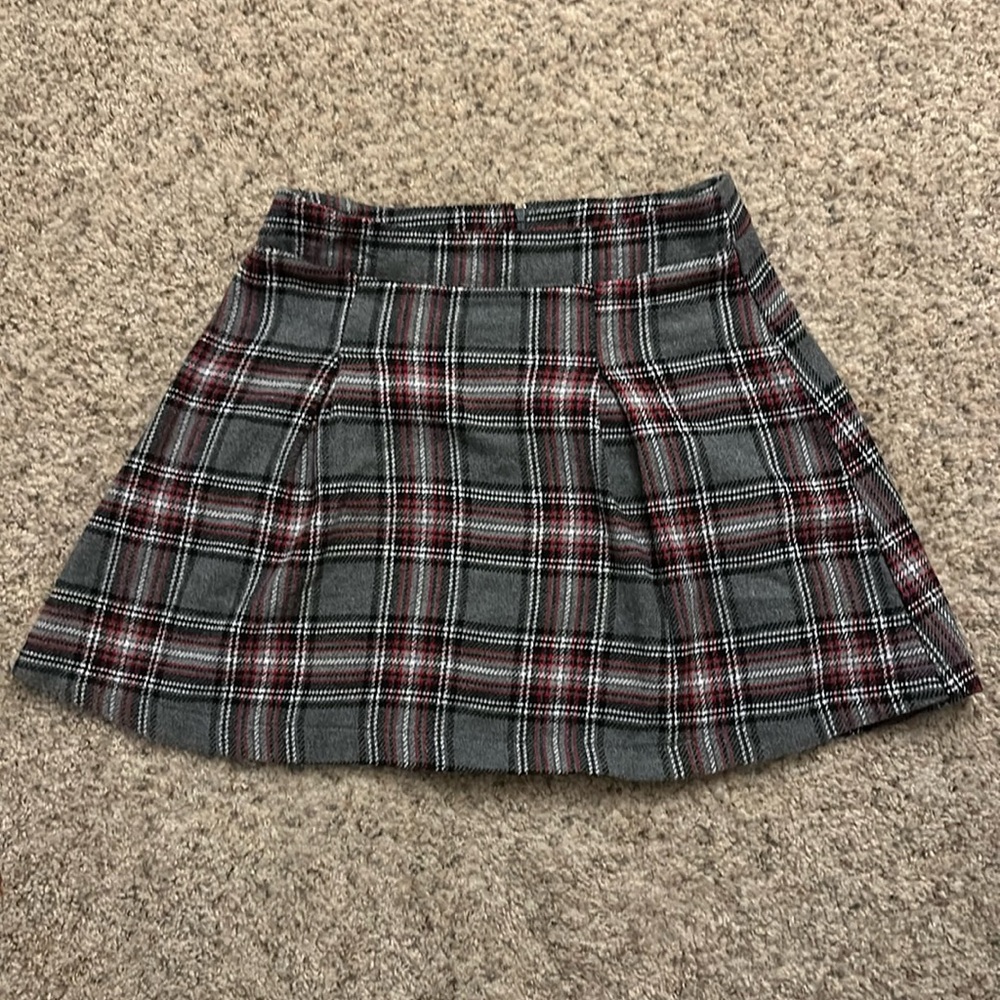 Black, red, and white platted skirt